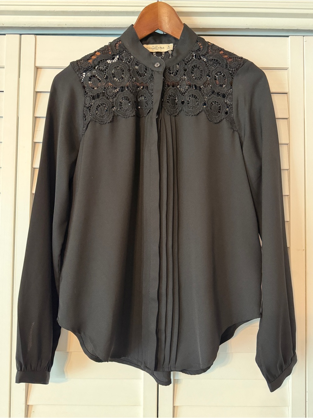 Abercrombie & Fitch Black Crochet Lace Pleated Blouse M